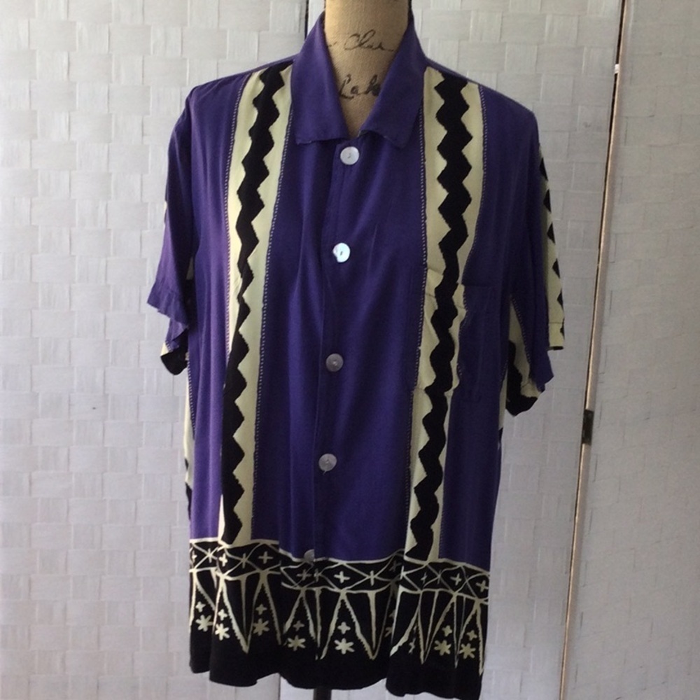 Woman’s Chico’s Blouse size 3 color purple & cream & black short sleeves #553
